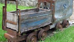 starý důlní vozík