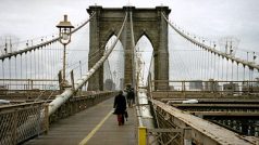 Brooklyn Bridge spojuje Manhattan s Brooklynem