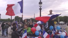 Oslavy na pařížském Place de la Concorde