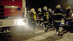 hasiči zasahují při výbuchu