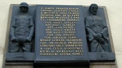 Pamětní deska na budově chrámu sv. Cyrila a Metoděje v Praze
