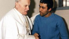 Jan Pavel II. odpouští svému atentátníkovi (1983)
