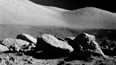 Povrch Měsíce vyfotografovaný posádkou Apolla 17