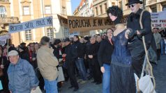 Demonstrace umělců před pražským magistrátem