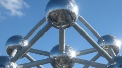 Jeden z bruselských turistických taháků Atomium.