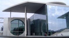 Moderní budova městského zastupitelstva v Berlíně