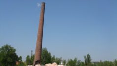Odstřel komína v Kralupech nad Vltavou