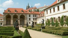 Pohled z Valdštejnské zahrady k Pražskému hradu