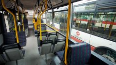 Autobus - hromadná doprava v Praze. Ilustrační foto
