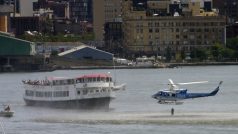 Nehoda letadla a vrtulníku nad řekou Hudson