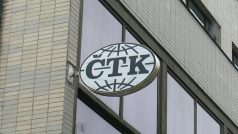 Logo agentury ČTK na budově pražského sídla