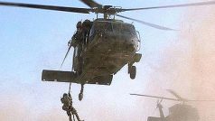 vysazování vojáků z vrtulníků-ilustrační foto