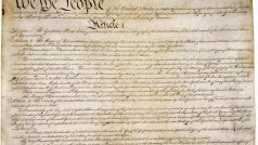 První strana americké ústavy - originální dokument
