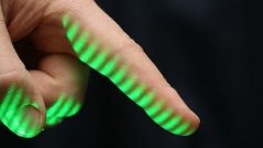 3D skener prstů snímá otisky bezkontaktně