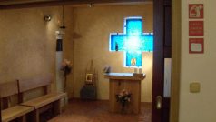 V Hospici Dobrého Pastýře v Čerčanech na Benešovsku začala výstava obrazů jednoho z tamních klientů