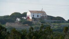 Sídlo Aleše Hušáka na Menorce