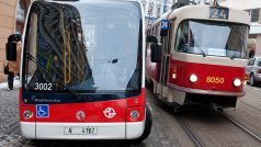 Autobus i tramvaj - oba využívají elektřinu, každý jinak.