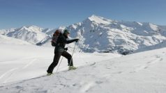 Skialpinista na svazích Dolomit