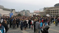 Protestující studenti před prezidentským palácem