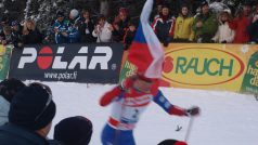 Lukáš Bauer dobíhá do cíle Tour de Ski