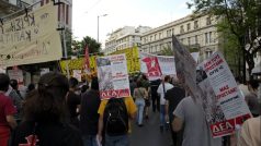 Demonstrace proti razantním úsporným opatřením v Řecku