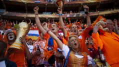 Nizozemští fanoušci slaví vítězství nad Dánskem