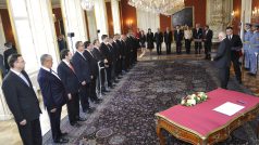Prezident Václav Klaus jmenoval 13. července 2010 nové členy vlády