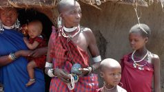 Ženy a děti z kmene Masajů