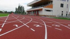 Nová běžecká dráha na Svitavském stadionu Míru