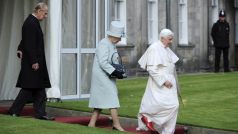 Papež Benedikt XVI. se ve skotsku setkal s britskou královnou a jejím mužem