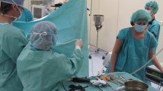 Příbramská nemocnice - příprava nástrojů na operaci