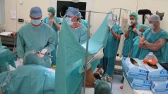 Operační sál těsně před začátkem operace v nemocnici Příbrami