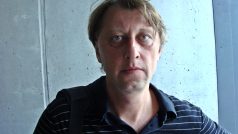 Jáchym Topol před studiem RW