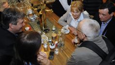 Oslava členů ČSSD v restauraci Hybernia v Praze