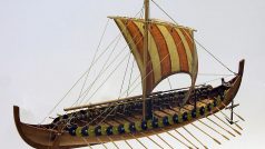 Model vikingské lodi