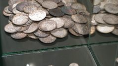 Mince z 2. patra výstavy Královský sňatek v Domě U kamenného zvonu