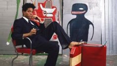 Jean-Michel Basquiat ve svém studiu, 1985