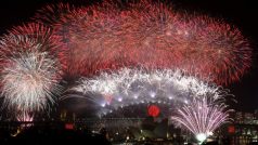 Celosvětová párty spojená s obřími ohňostroji odstartovala v Sydney.