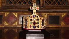Říšská královská koruna je dnes uložena ve vídeňském Hofburgu