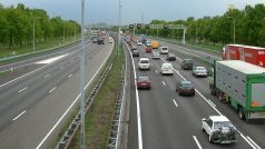 Provoz na dálnici (ilustrační foto)