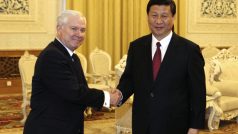 Americký ministr obrany Robert Gates s čínským protějškem Liang Kuang-liem