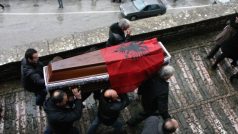 Albánská prokuratura vydala zatykač na příslušníky zvláštních jednotek, kteří jsou odpovědní za smrt tří demonstrantů