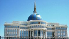 Prezidentský palác v Astaně, v němž sídlí Nursultan Nazarbajev