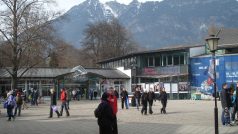 Lyžování - Centrum Garmische, nedaleko lázeňský dům s výstavou