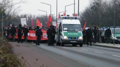 Drážďany – průvod demonstrantů se blíží k hlavnímu nádraží