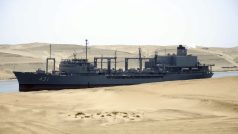Íránská válečná loď Kharg vplouvá do Suezského průplavu