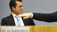 Německý ministr obrany Karl Theodor zu Guttenberg rezignoval