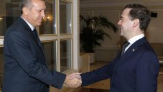 Turecký premiér Recep Tayyip Erdogan s ruským prezidentem Dmitrijem Medveděvem