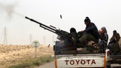 Libyjské vládní jednotky začaly bombardovat Benghází
