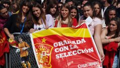 Španělsko - ČR: Granada je s reprezentací, hlásá dívčí transparent